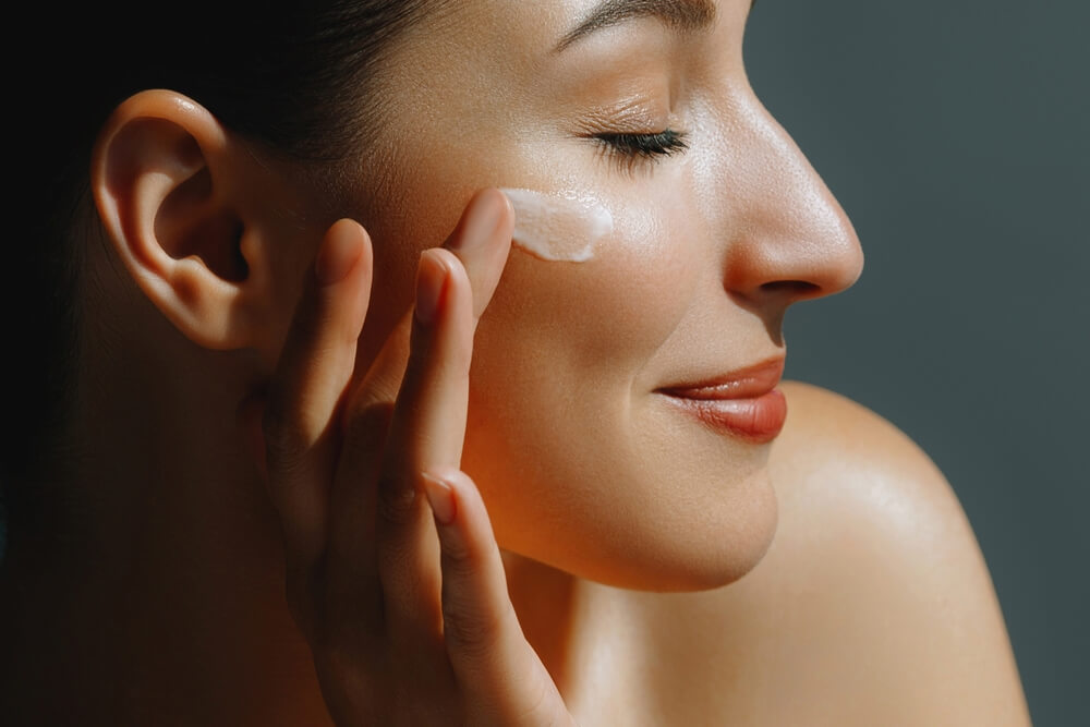 woman moisturizer